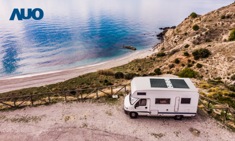 「可撓輕量化太陽光電板SunCurva」使用輕量特殊耐候型複合板取代傳統太陽能板的玻璃前板，不僅降低70%重量，每米平方僅3Kg；具有抗衝擊性能及通過電磁相容性測試，可應用於交通運輸工具，如露營車、遊艇等